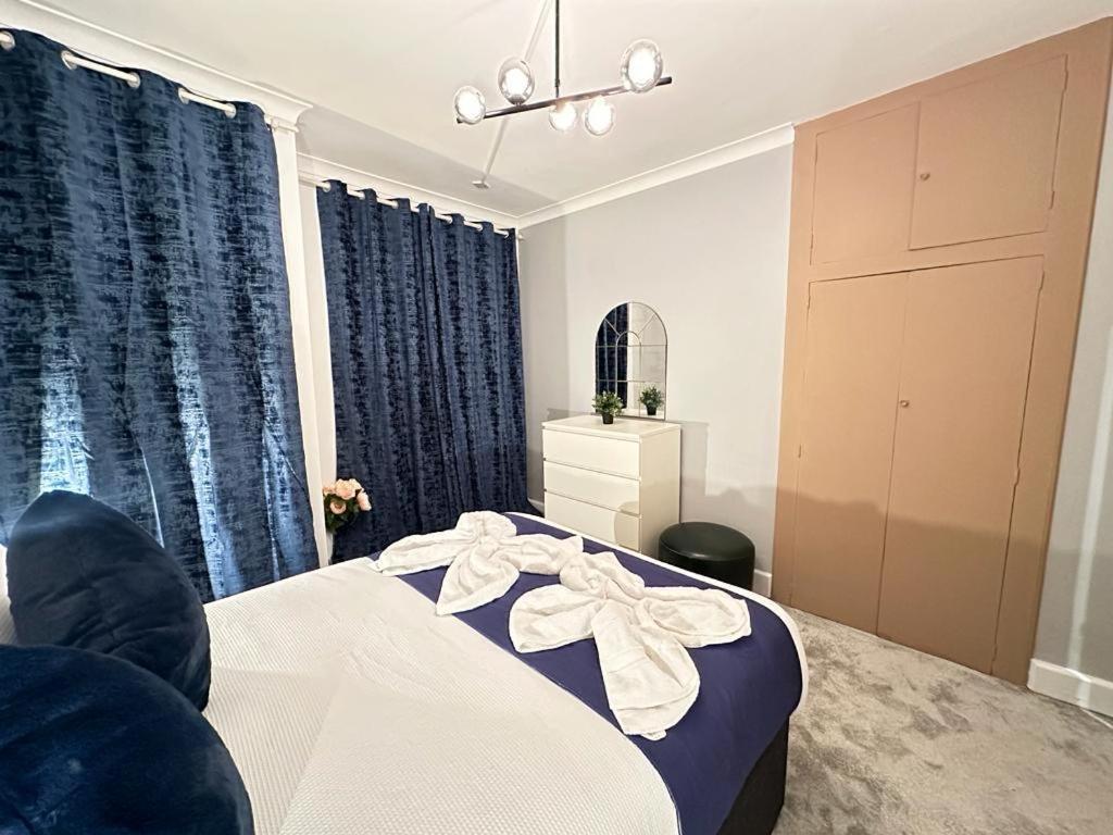 Beautiful Family Apartment Лондон Экстерьер фото